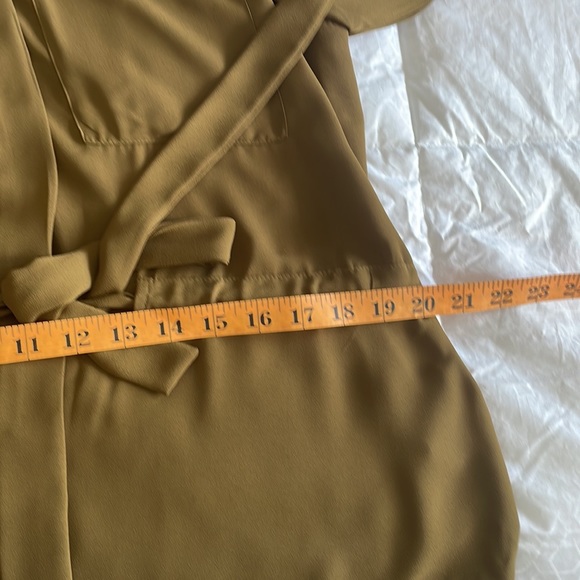 BANANAS REPUBLIC BLOUSE - Picture 4 of 7